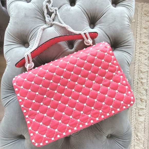 NWOB. VALENTINO GARAVANI quilted pink Spike Shoulder Bag w/ white studs - Picture 15 of 16